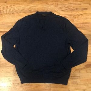 Banana Republic Navy Blue Vneck Sweater in Size Large